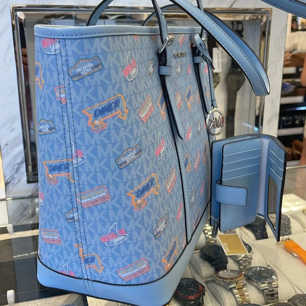 MICHAEL KORS JST Lg Printed  Logo Tote Bag & MK JST Md Prntd Logo Bi-Fold Wallet - Picture 4 of 16